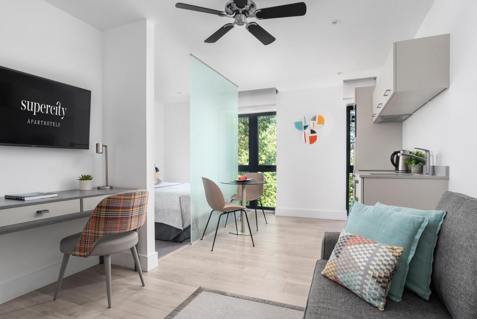Q Square By Supercity Aparthotels Brighton Ngoại thất bức ảnh