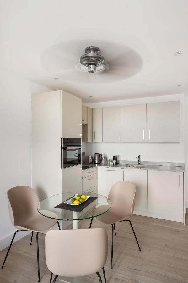 Q Square By Supercity Aparthotels Brighton Ngoại thất bức ảnh